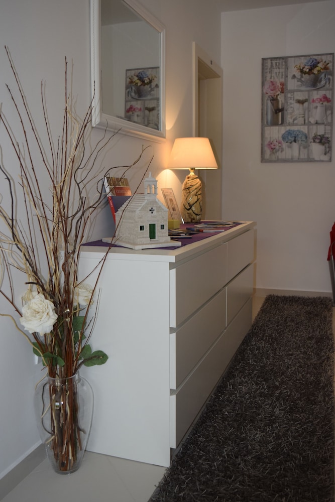 Jele Rooms