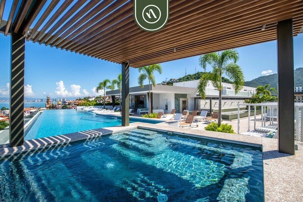 Amazing 1BR Penthouse With Balcony - Gym - Pool