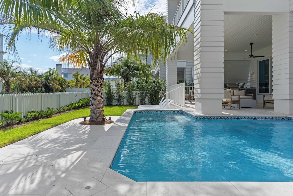 Sleeps 24 Beach Retreat w/ Pool, Rooftop Deck, Steps to Inlet Beach & Near Rosemary, Alys, Seacrest Dining & Shops The Palm 30A by Avantstay