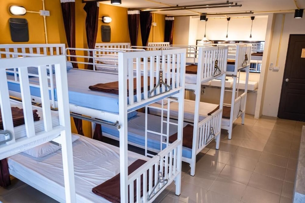 Krabi Freedom Hostel And Bar