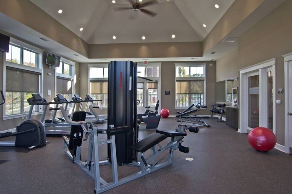 2BR Water Views W D Walkable Pool Gym