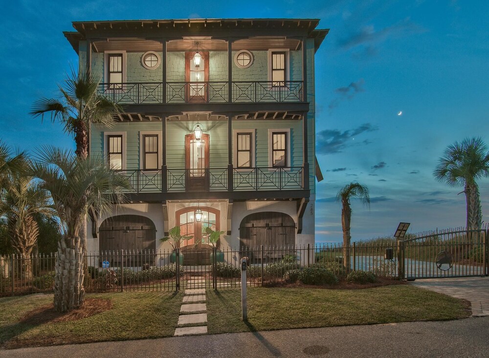 Tangled In Blue 5 Bedroom Holiday Home by Five Star Properties