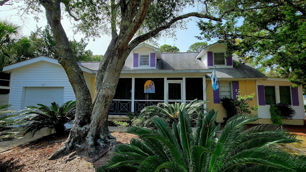Under The Tybee Sun by Tybee Vacation Rentals