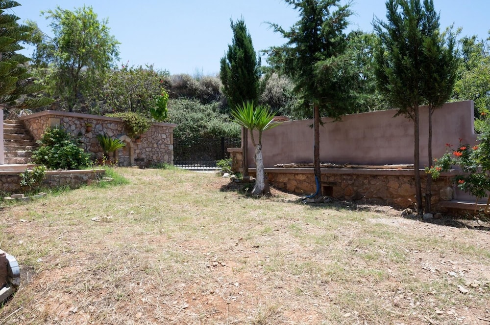 Peroulakis Traditional House