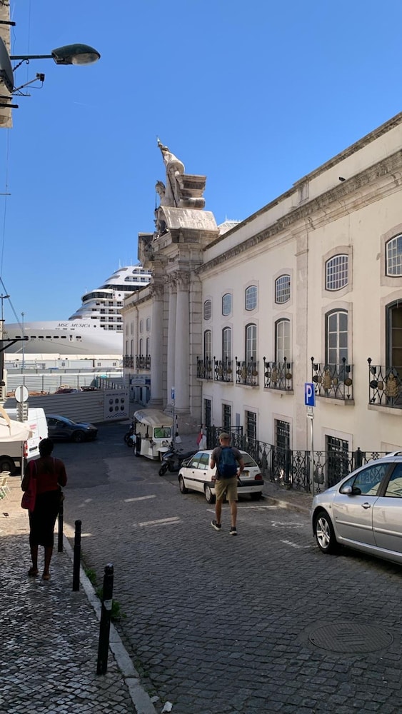 Modern Boutique Apartment in the Heart of Alfama
