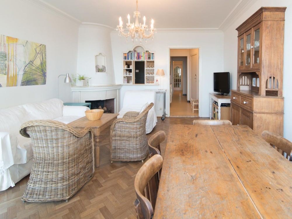Charming Apartment Near the Beach