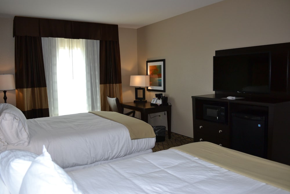 St Joseph Vacations - Holiday Inn Express Hotel  Suites St. Joseph, an IHG Hotel - Property Image 5