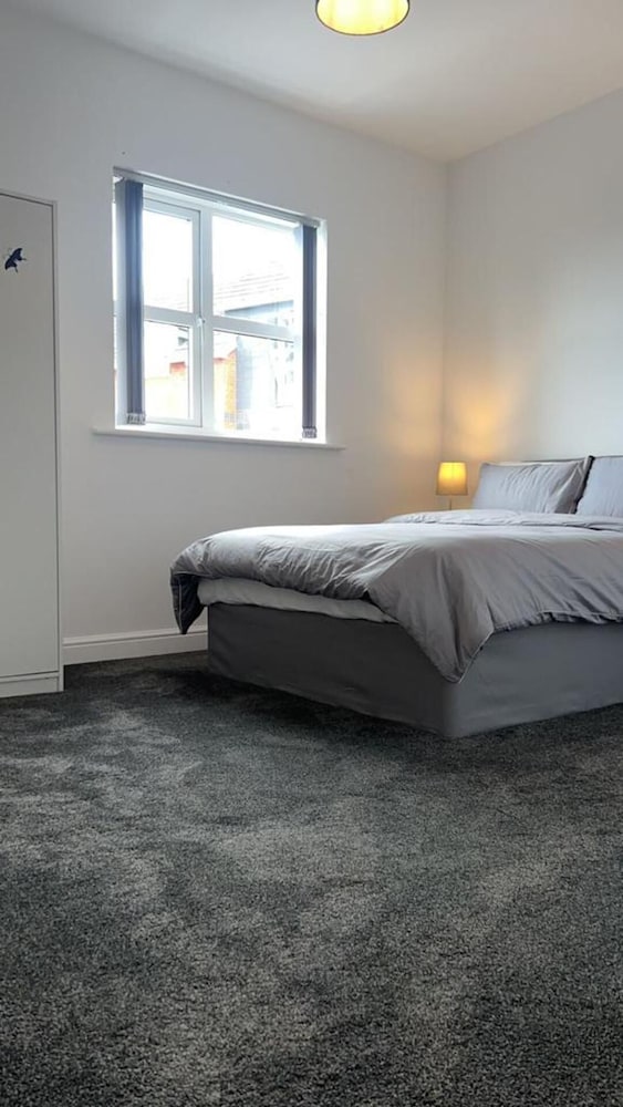 Beautiful 1-bed Apartment in Tipton, photo 9