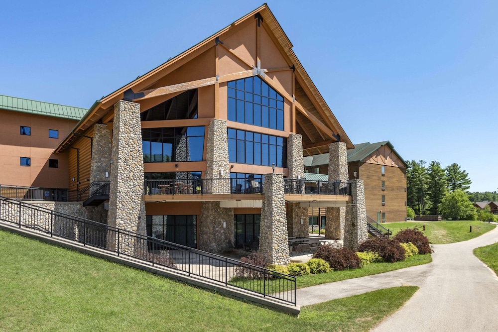 Three Bears Waterpark Resort Near Tomah, Ascend Collection Hotel