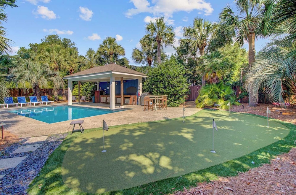 Private Pool, Putting Green & Steps to Isle of Palms Beach Paradise on Palm