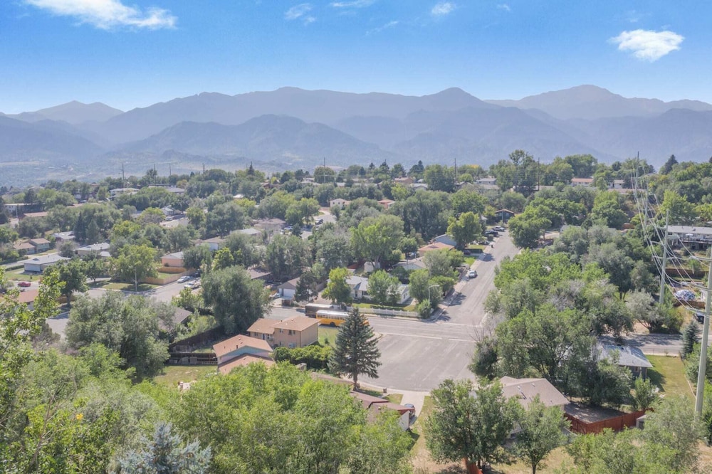 4brnear Garden Of The Gods With Large Yard view 2