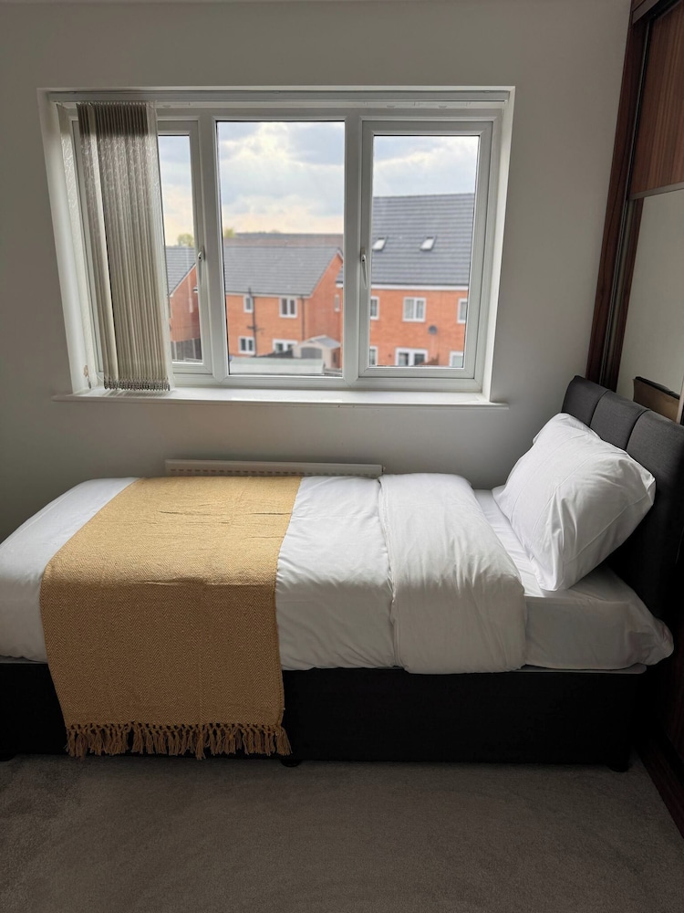 Coventry Chic City House - 3 Beds