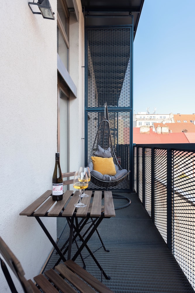 Luxury 5-bedrooms apart in Prague