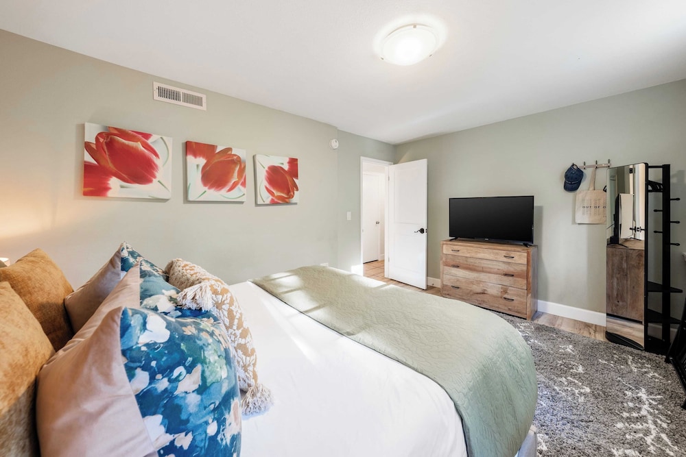 Geraldine Drive by Avantstay Hot Tub, Views, Walk to Trails + Game Room