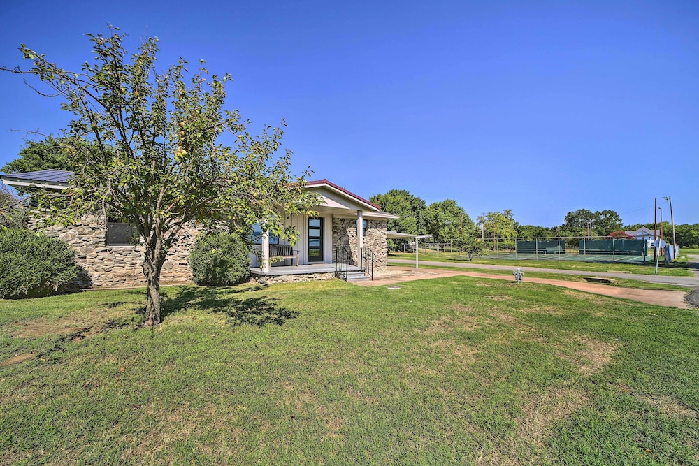Eufaula Retreat w/ Lake Views: Walk to Marina view 3