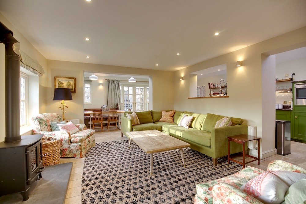 Stunning 3-bed House in a Private Hidden Valley