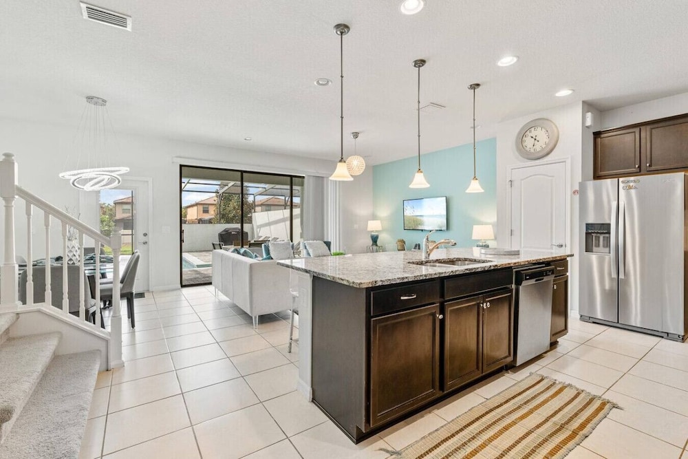 Spacious 5BR Villa w Private Pool Near Disney