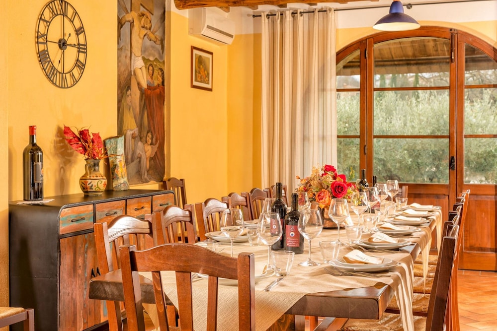 Podere Baiocco Sleeps 22 People 2 Private Pools Walking Distance to Town-podere Baiocco