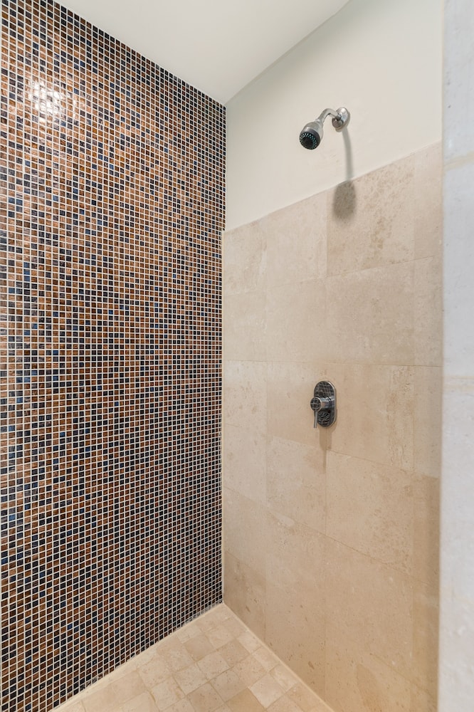 Encanto Living 1103 -3BR by Kivoya