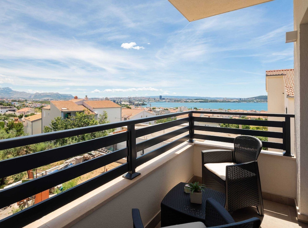 Shimmering Sea Apartment With Terrace