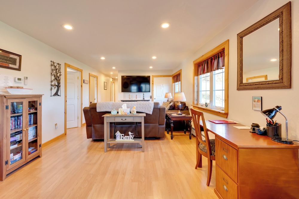 Apartment w/ Balcony & Lake View in Newport!
