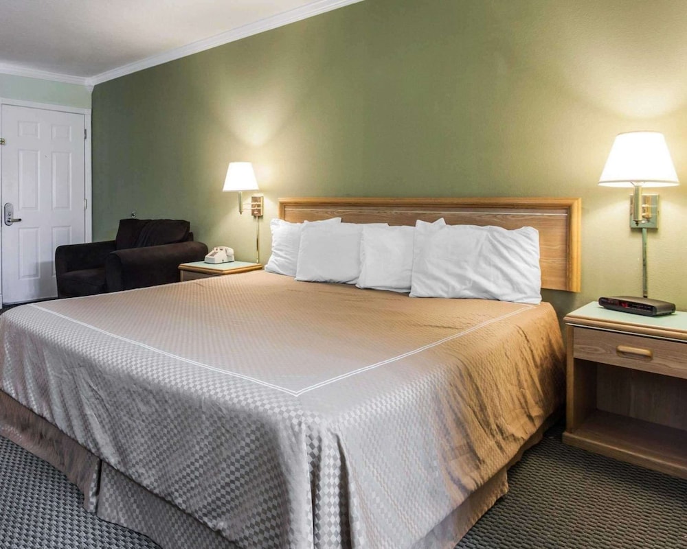 Capital O Stevenson Inn Riverside