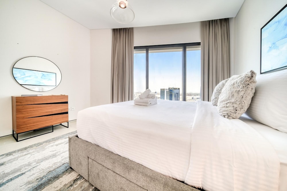 Serene Beachfront Ain Dubai View at Address JBR