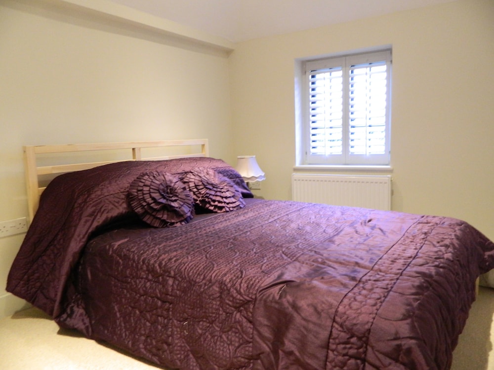 Henry VIII Cottage view 4