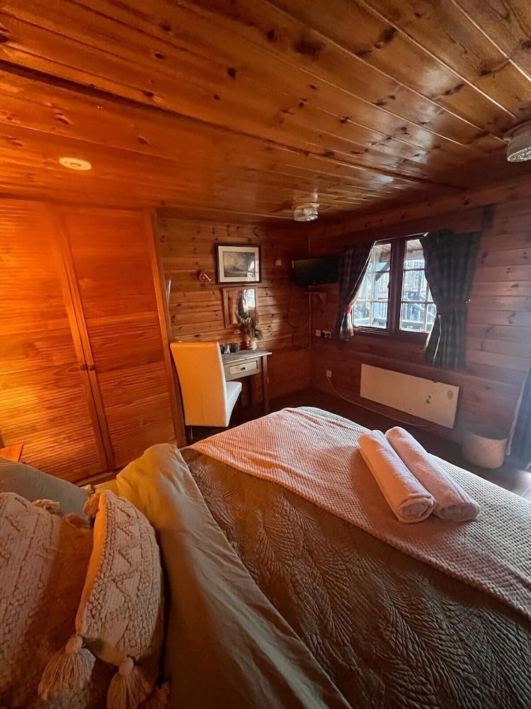Ben More Lodge Cabin Retreat