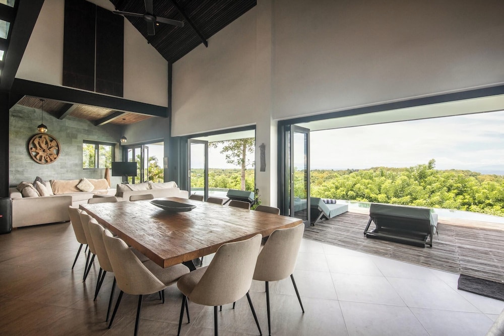 Stunning 6BR Villa 5 Mins to Bingin
