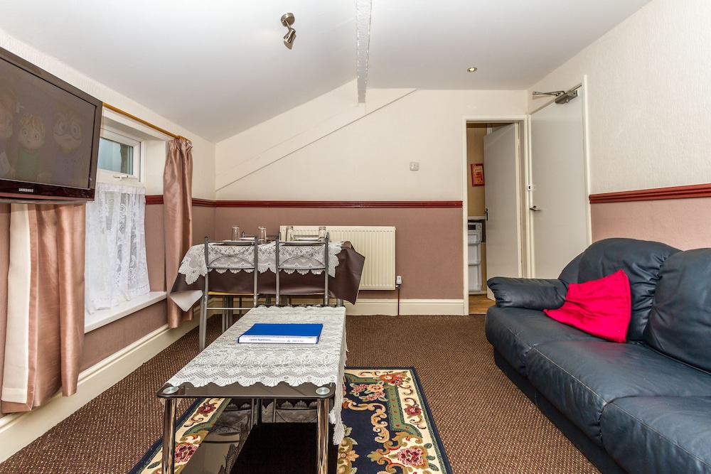 Lynton Apartments