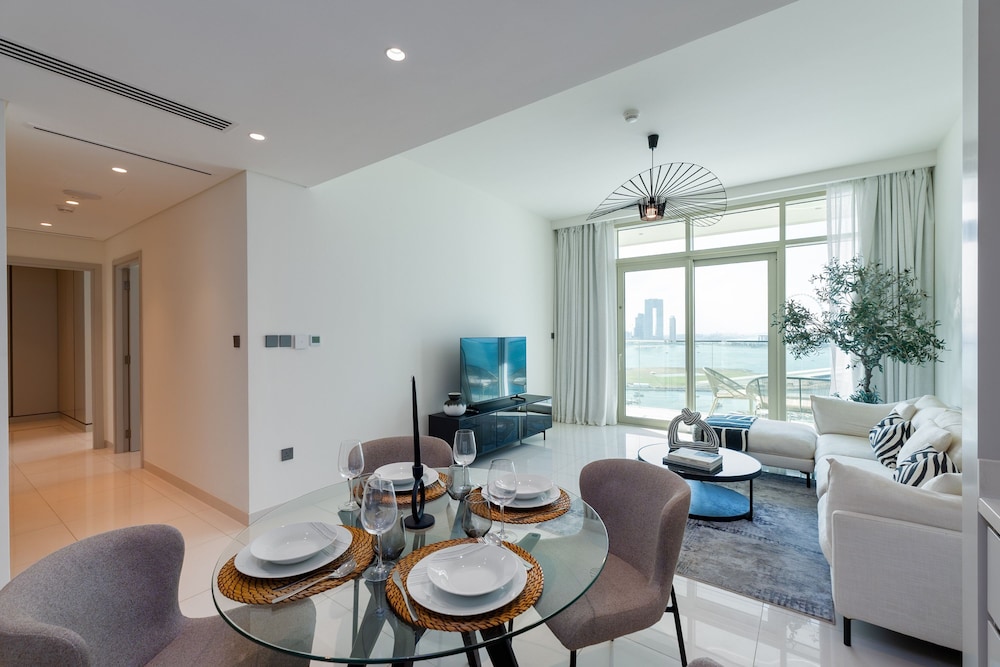 Stylish Emaar Beachfront 2BR w Beach Access