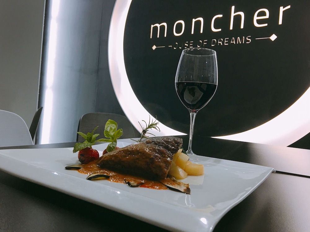 Moncher Guesthouse - Hostel