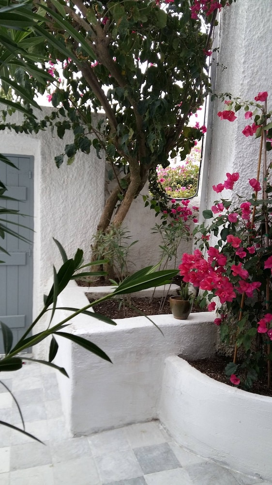 Charming 1705 Castle House in Pirgos Kallistis, Greece