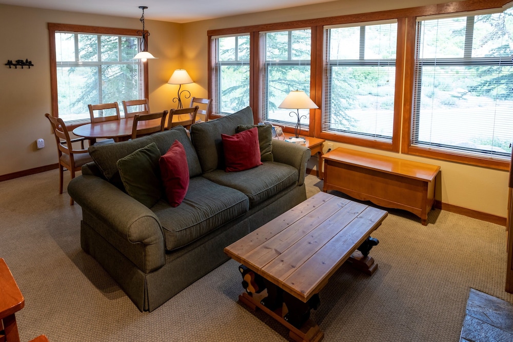 Eagle Springs East - 2 Bedroom Condos in Solitude UT