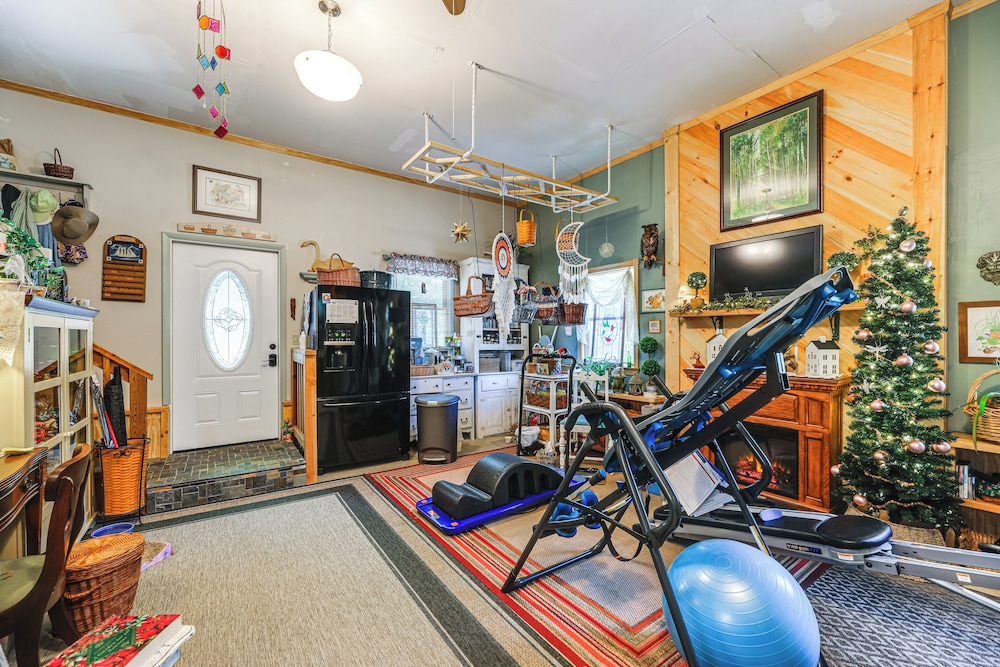 Unique & Artistic Retreat Near Rehoboth Beach!