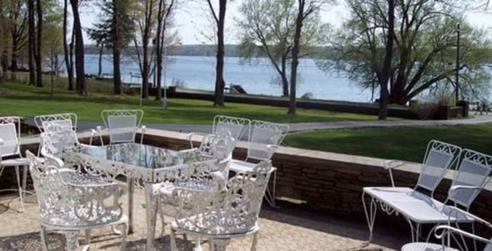 Maple Springs Lake Side Inn