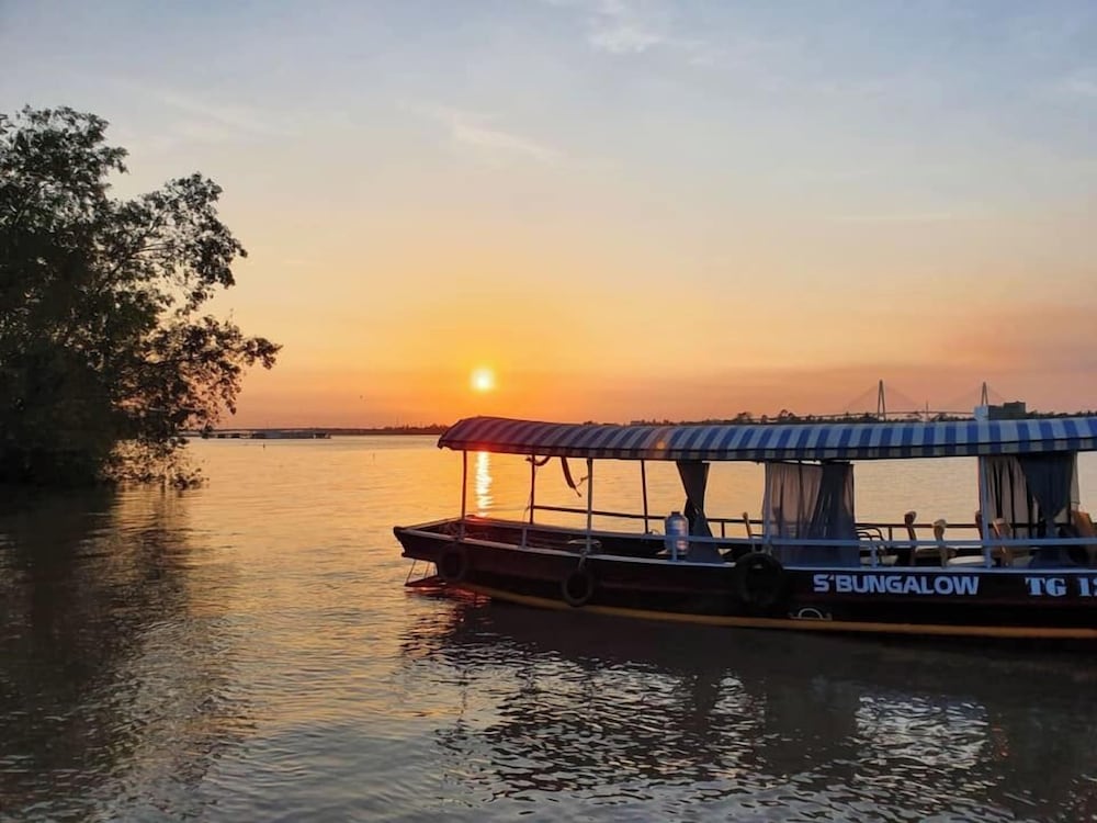Cồn Phụng Retreats Mekong - Nature Island with Free Boat Shuttle & Fishing
