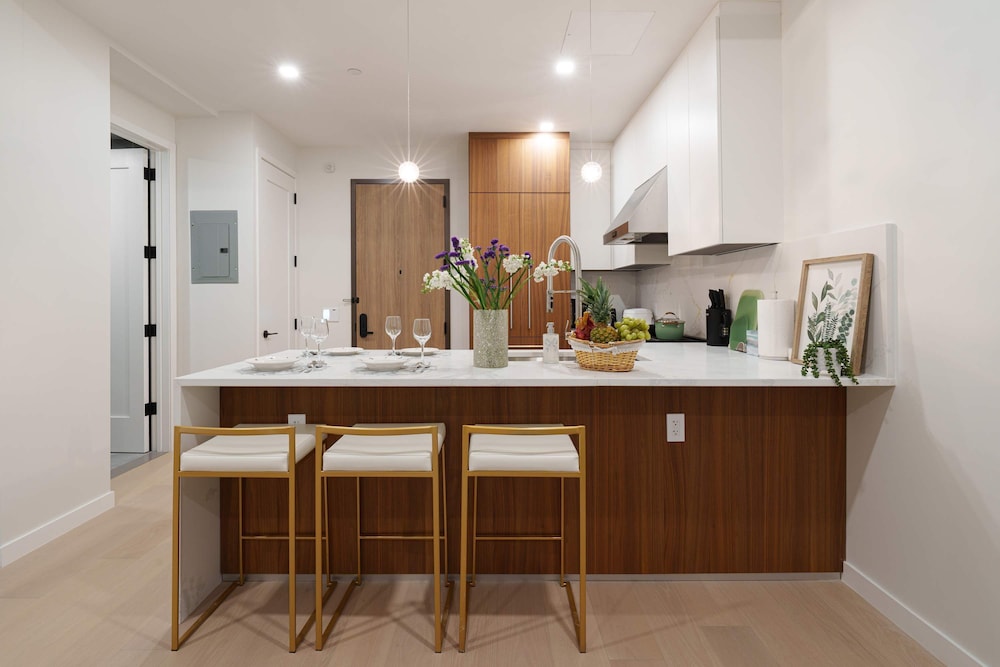 Hotel-level New Luxury Home w Gym Pool