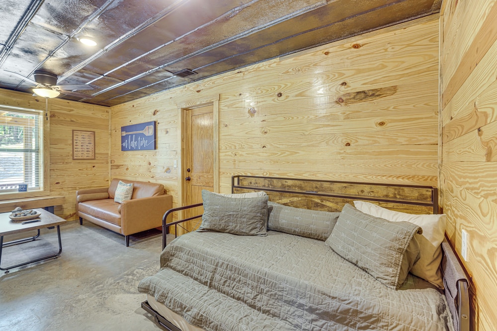 3 Mi to Water: Logan Martin Lake Cabin Getaway