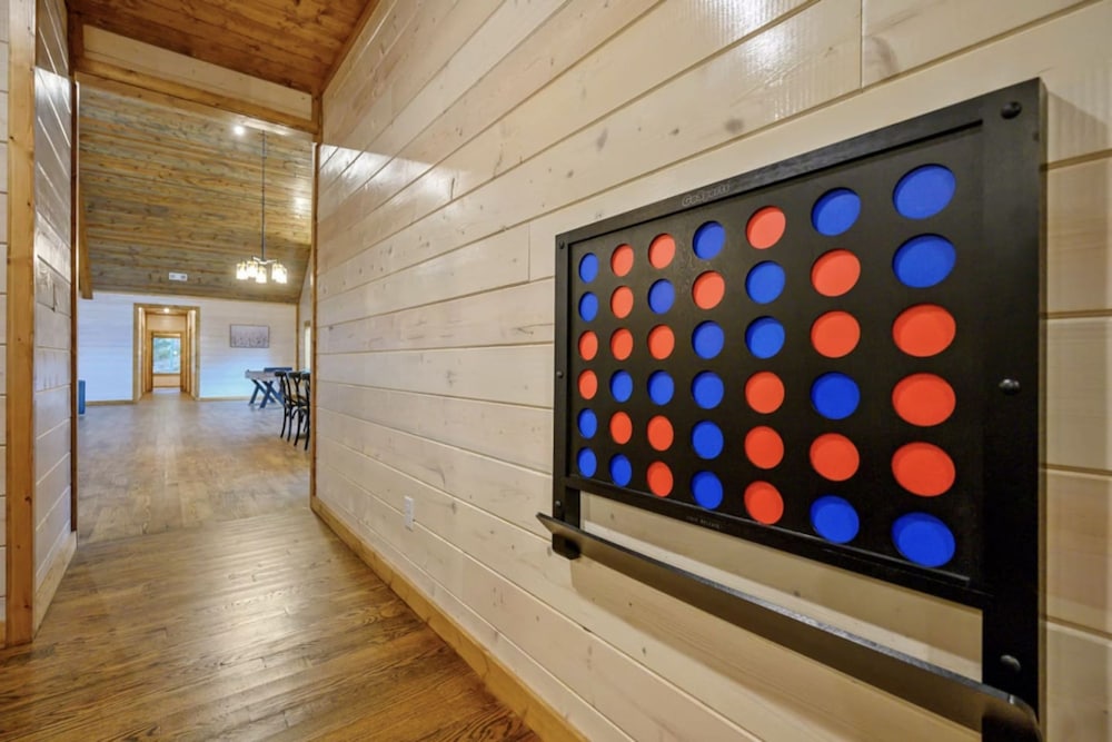 Whispering Winds Luxury Cabin in Hochatown
