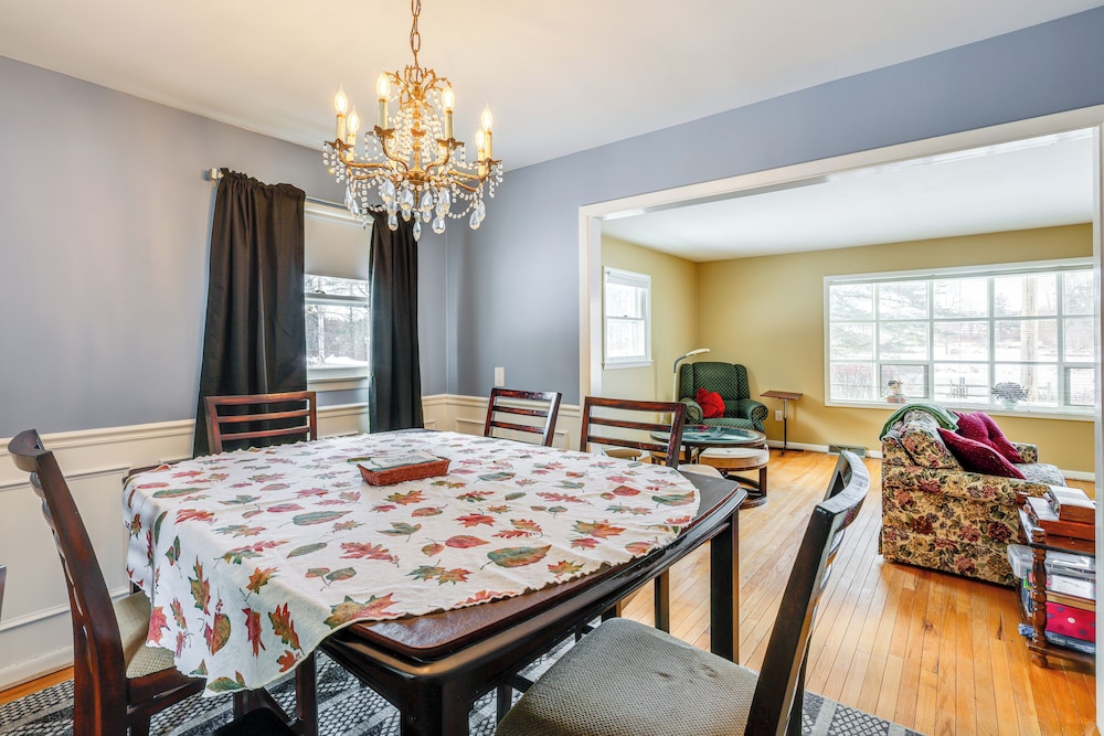 9 Mi to Lake George Village: Home in Queensbury