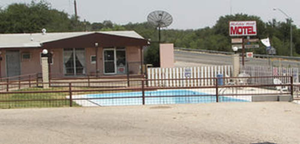 Holiday Host Motel