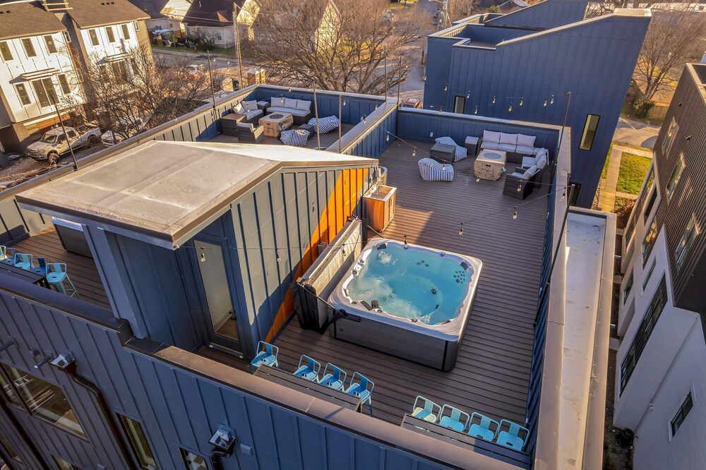 Twin Homes Hot Tub Rooftop Game Zone at Nashville