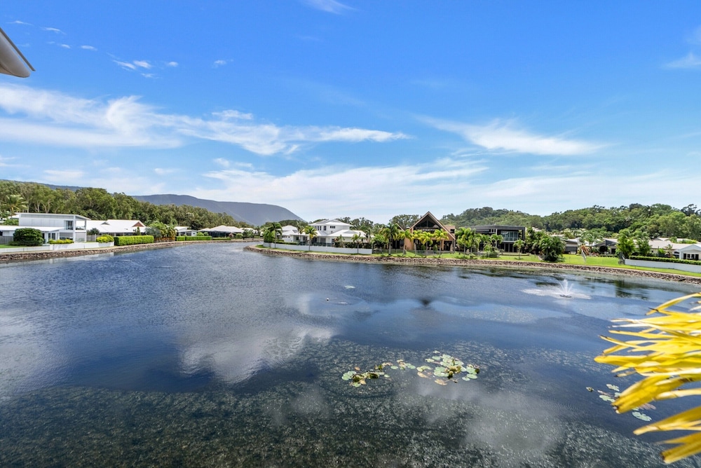 Bright 3-bedroom Beachside Stay With Pool & BBQ