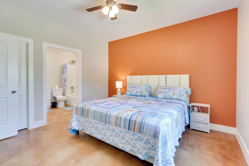 Quiet Hill Country Home: 1 Mi to Lake LBJ Access!