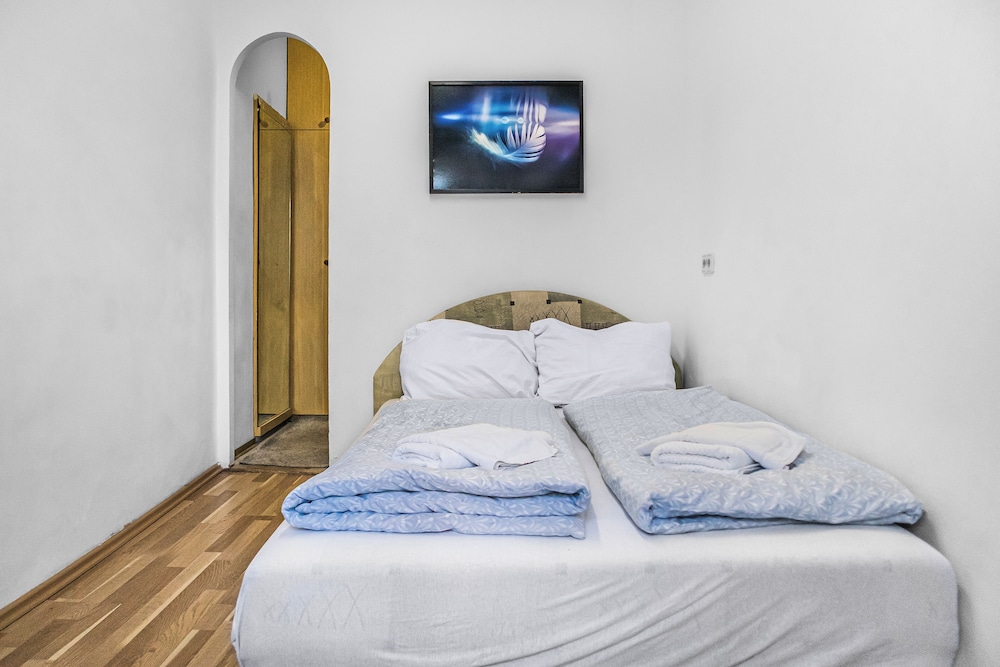 Affordable 2BR Apt Near Danube