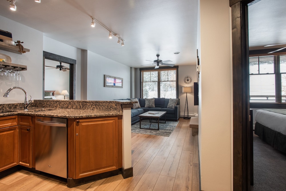 Zephyr Mountain Lodge Vacation Condos - Winter Park CO