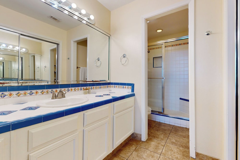 Gulf-view 3BR w/ Patio, Pools, Hot Tubs & Sauna