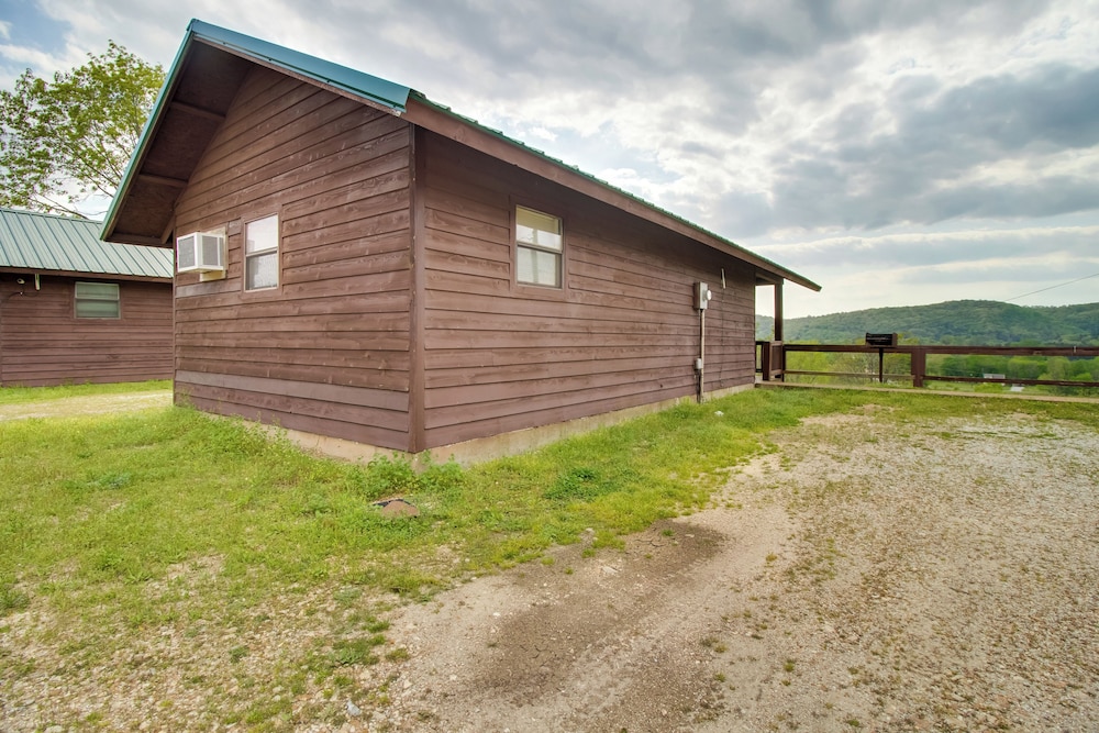 Close to River & Hiking: Cabin in Mountain View